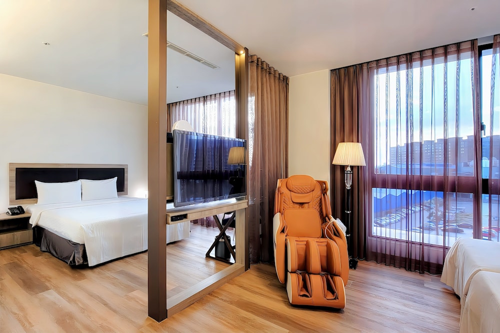 EXCLUSIVE, QUADRUPLE, MULTIPLE BEDS