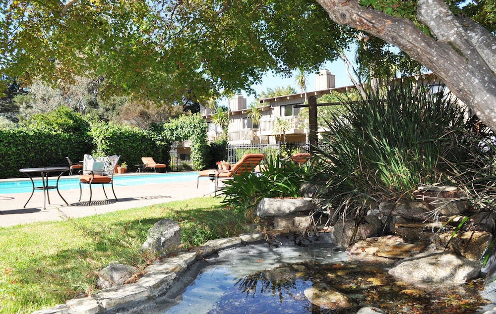 Carmel Valley Lodge And Resort 18/50