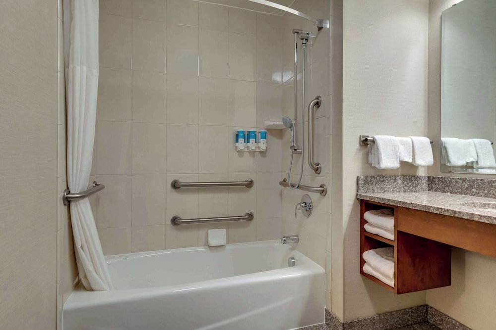 Drury Inn Suites Mt Vernon 49/50