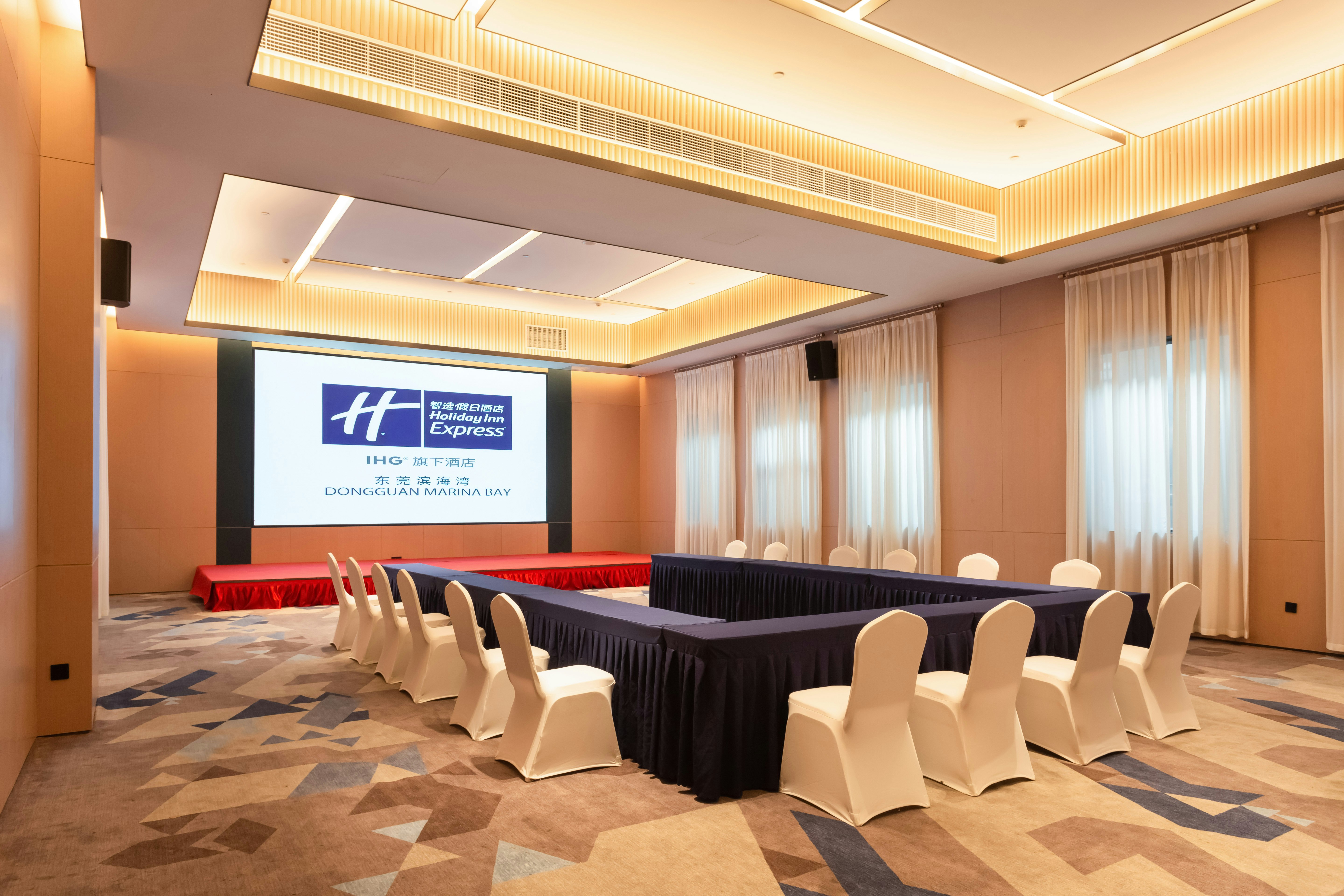 Holiday Inn Express Dongguan Marina Bay 55/58