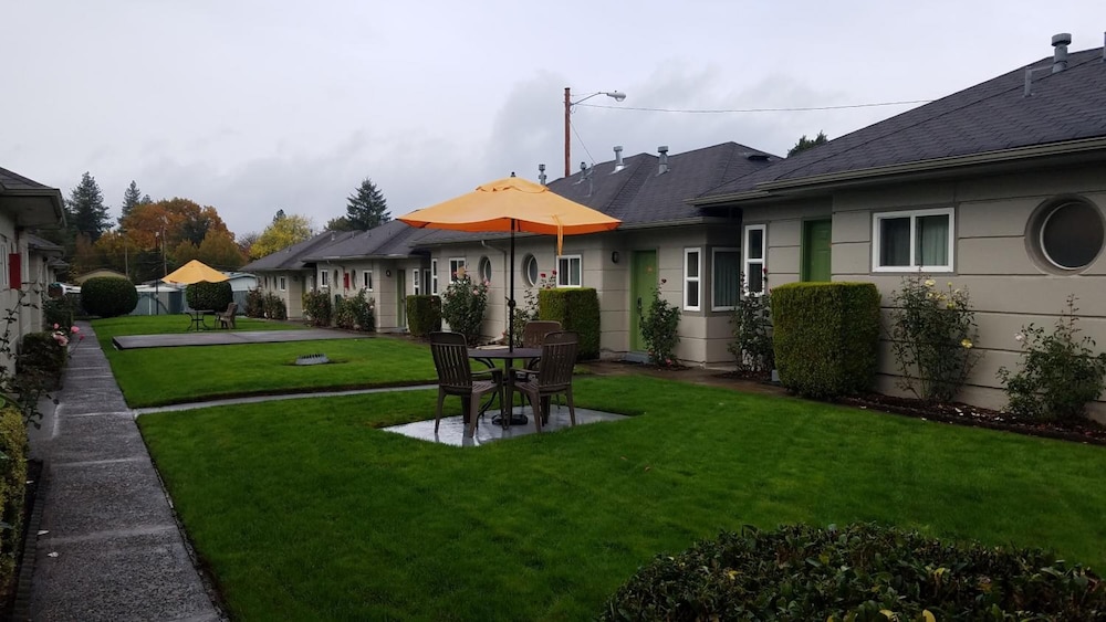 Milwaukie Inn Portland South 48/55