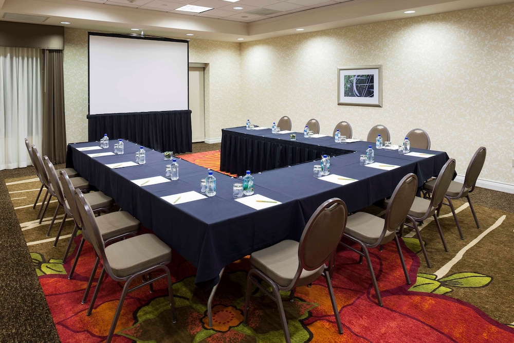 Hilton Garden Inn Dallas-Lewisville 54/79