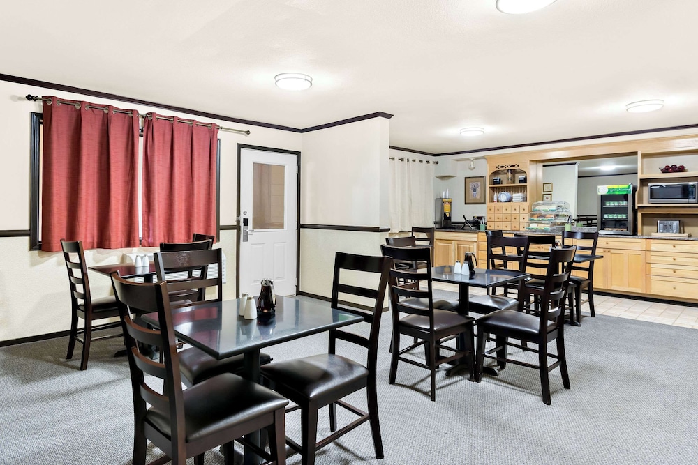 restaurant cafeteria