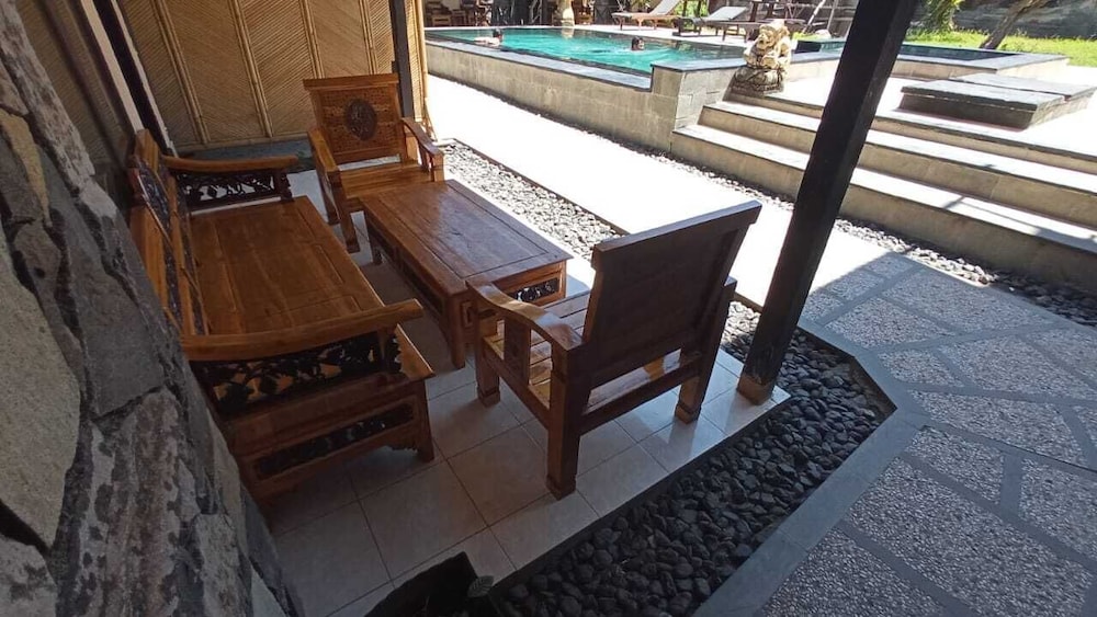 Bale Sasak 25/50