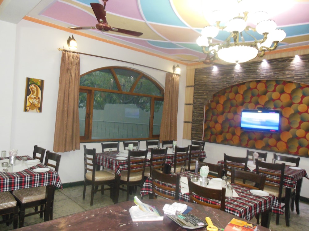 TAJ PLAZA HOTEL 39/51