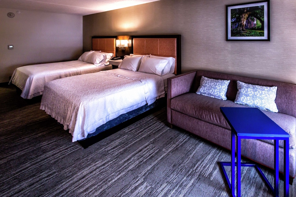 Hampton Inn And Suites Staten Island 20/41