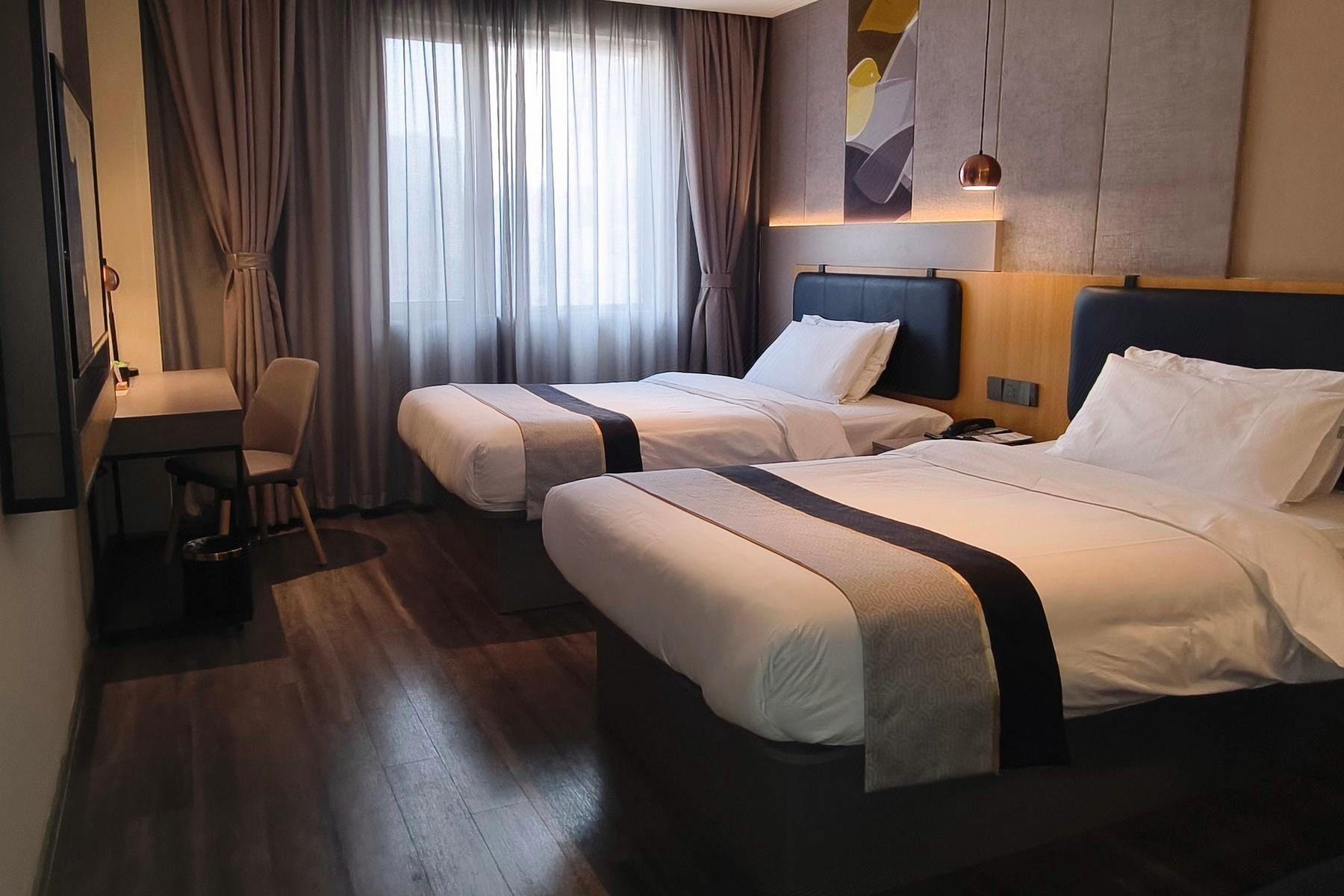 Home inn Selected (Huzhou Hongqi Road,Yishang Street) 42/55