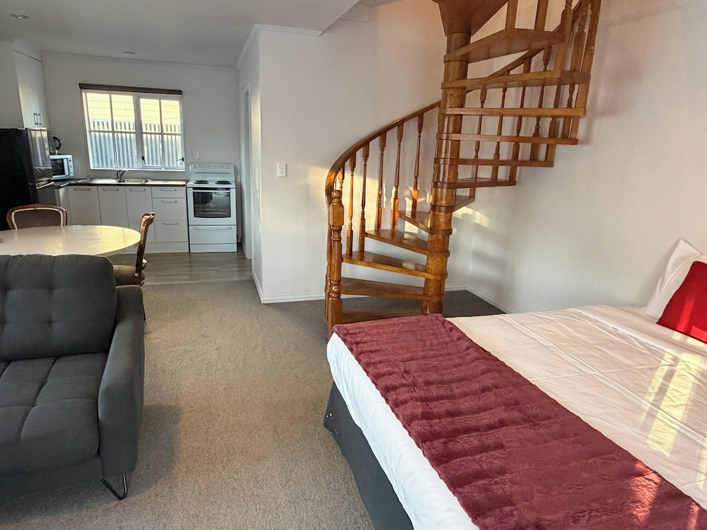 Settlers Motor Lodge 27/43