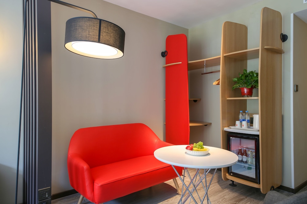 Ibis Luoyang Baolong Square Hotel 32/47