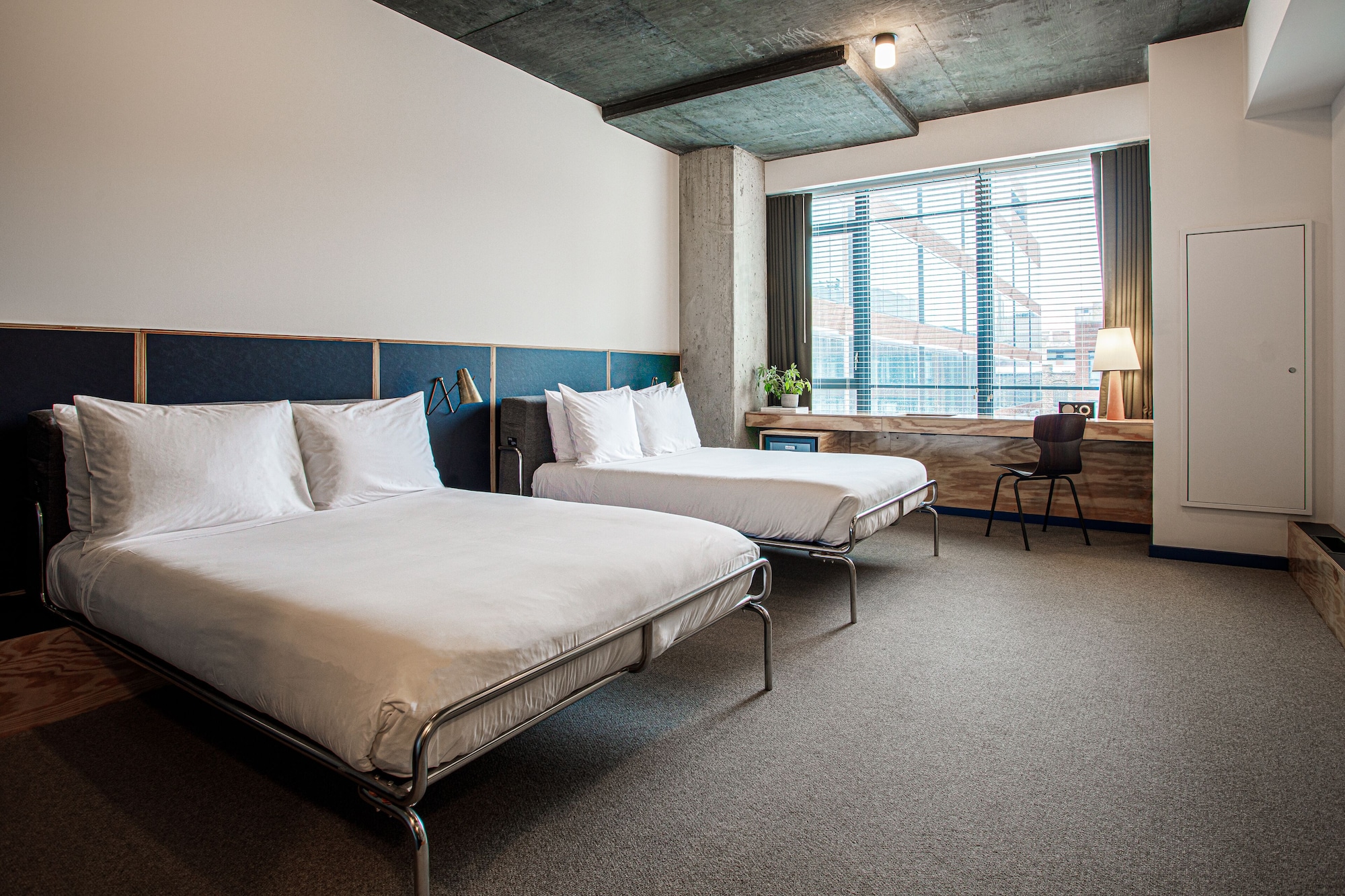 DELUXE, 2 DOUBLE BEDS