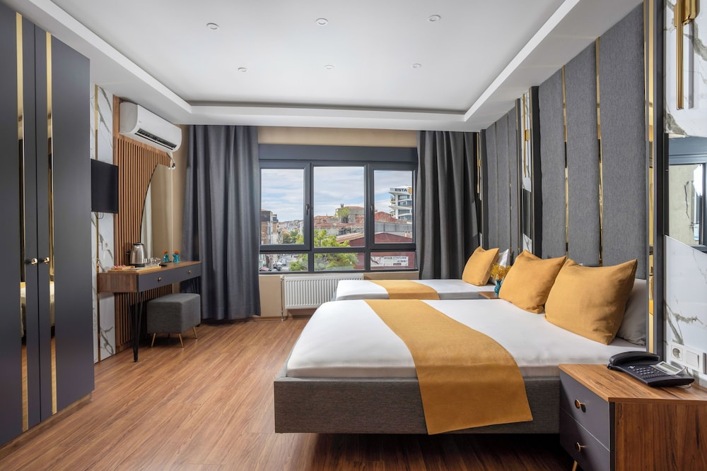 City, Triple, 1 Queen and 1 Single Bed