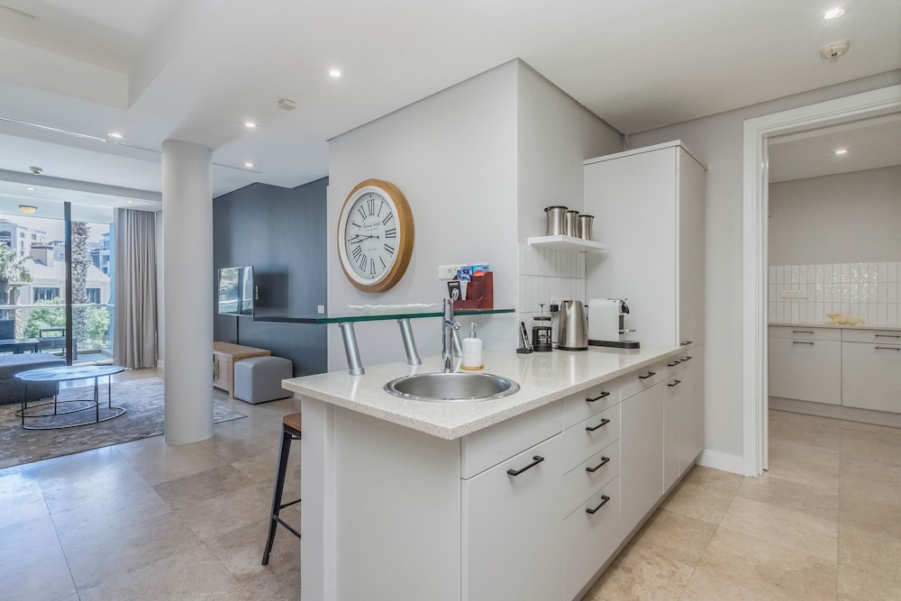 Mountain Marina Luxury Apartments 9/50