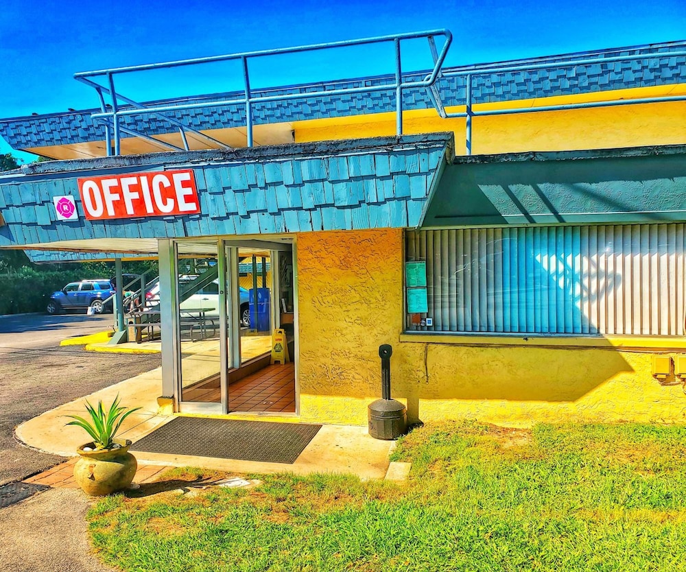 The Port Hotel and Marina 5/55