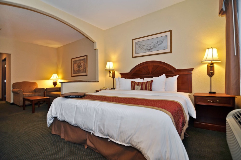 Best Western Plus Victoria Inn & Suites 7/26