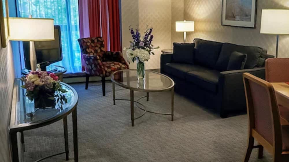 Cartier Place Suite Hotel 38/64