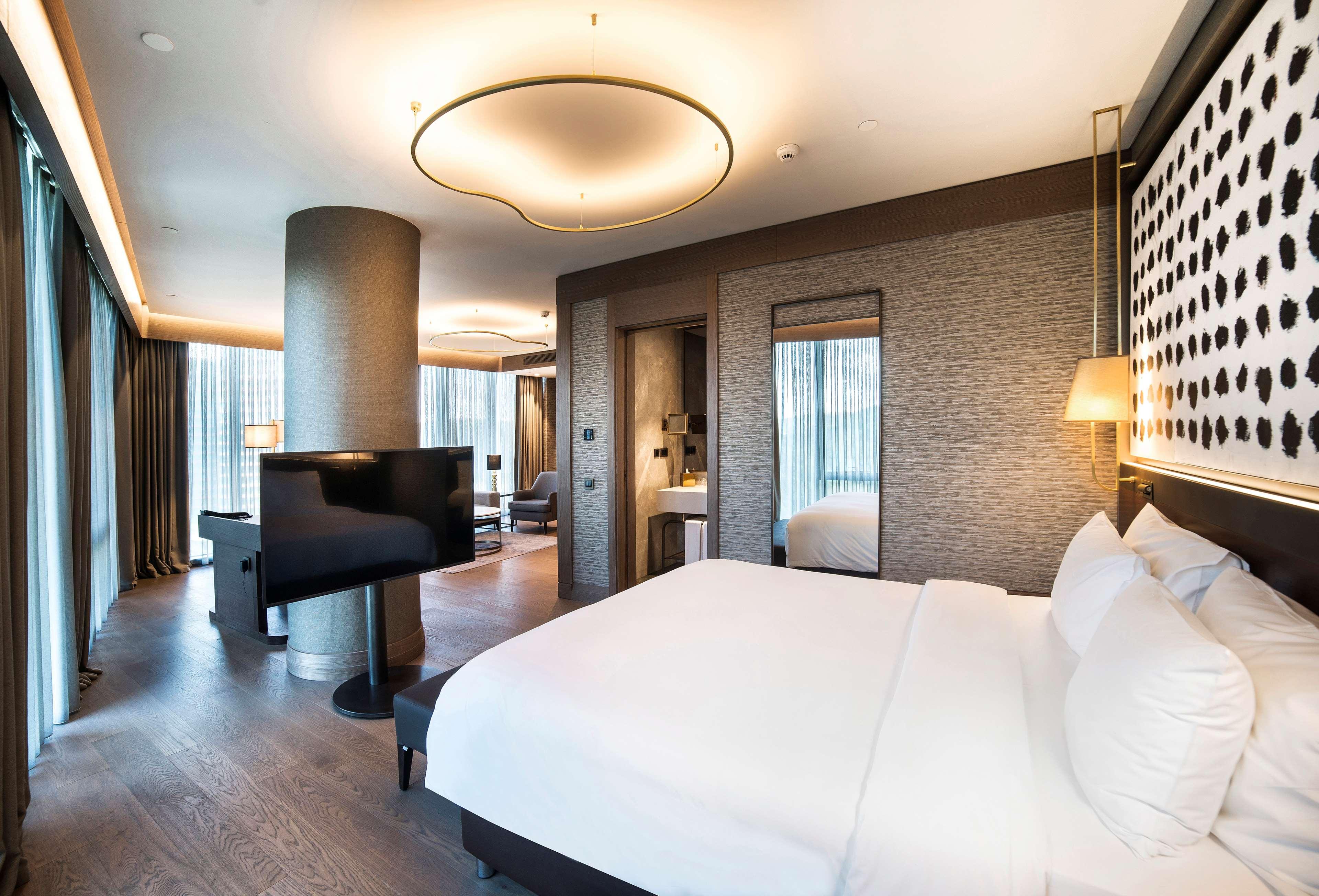 1 Bedroom, Suite, City and Forest View