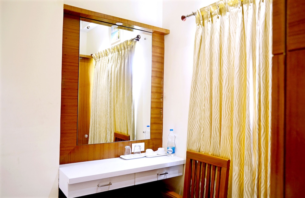 Hotel Tr Residency 20/22