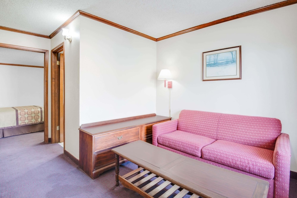Days Inn by Wyndham Monett 23/25