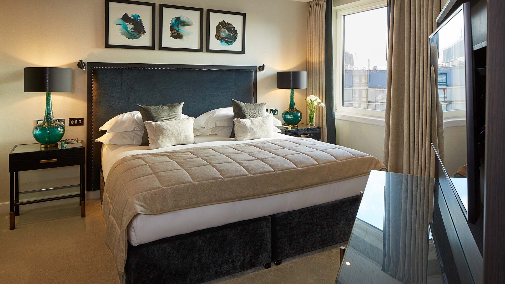 Room at Cheval Gloucester Park, LONDON