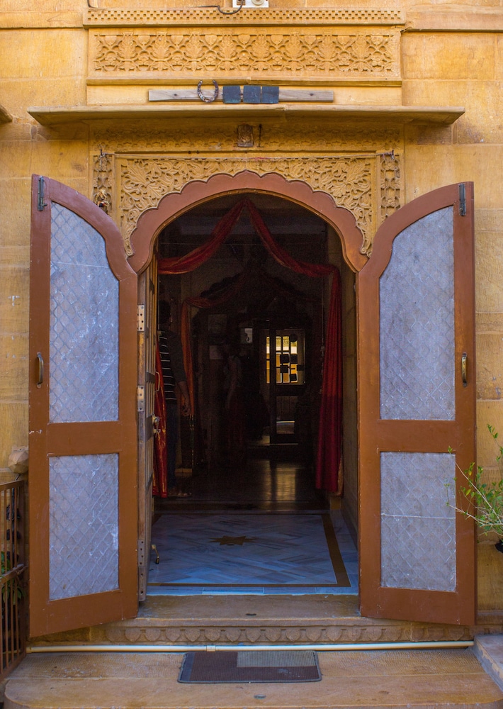 Hotel Shahi Palace 10/63