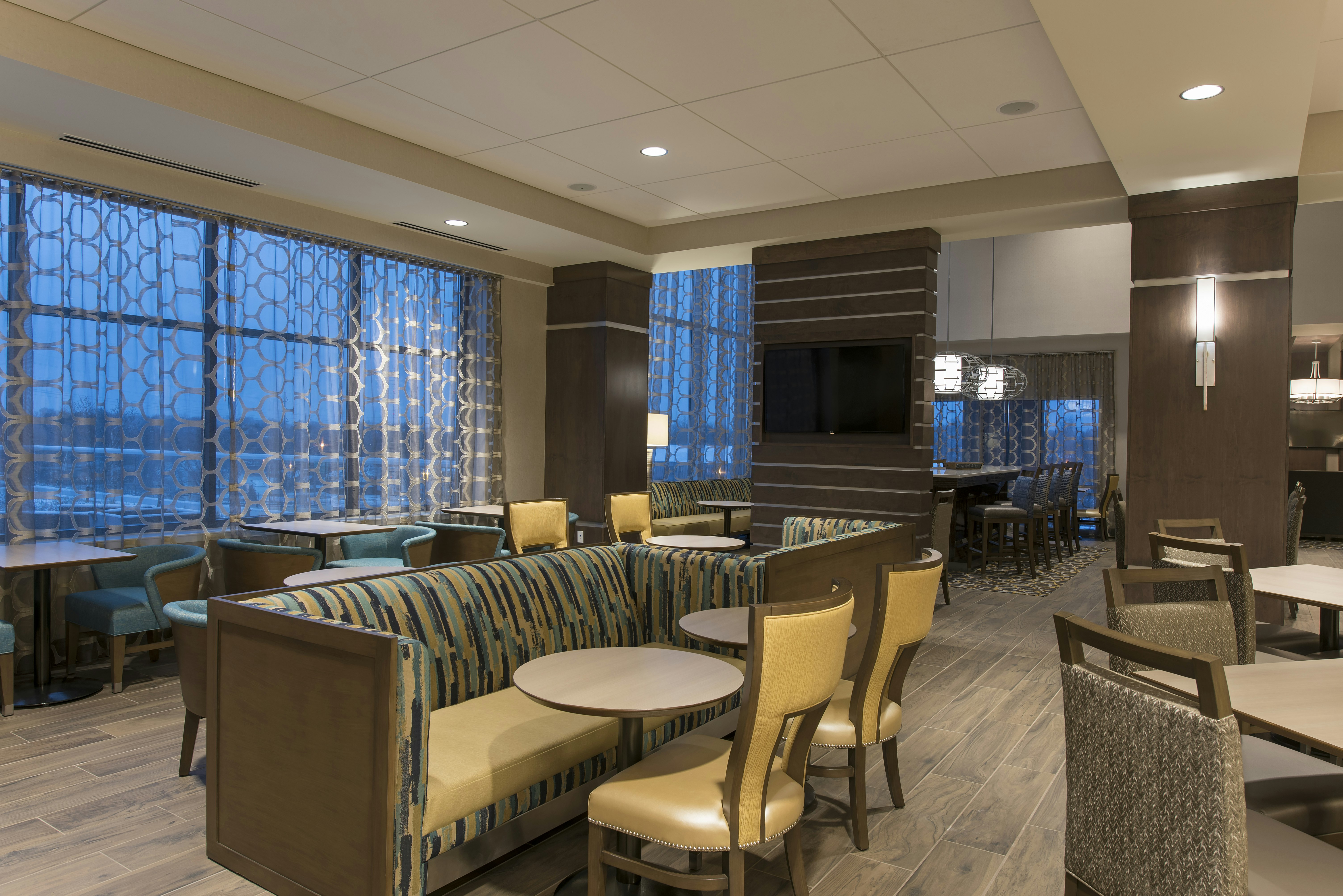 Hampton Inn and Suites Grand Rapids Downtown 34/61