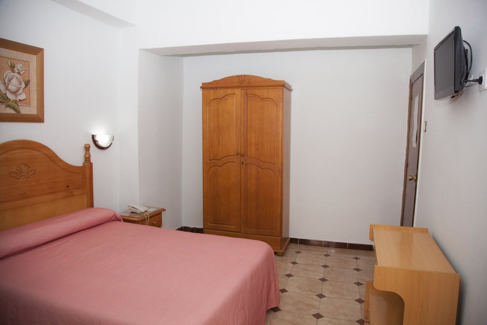 hostal paris