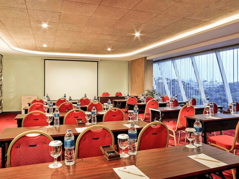 Ibis Gading Serpong 36/43