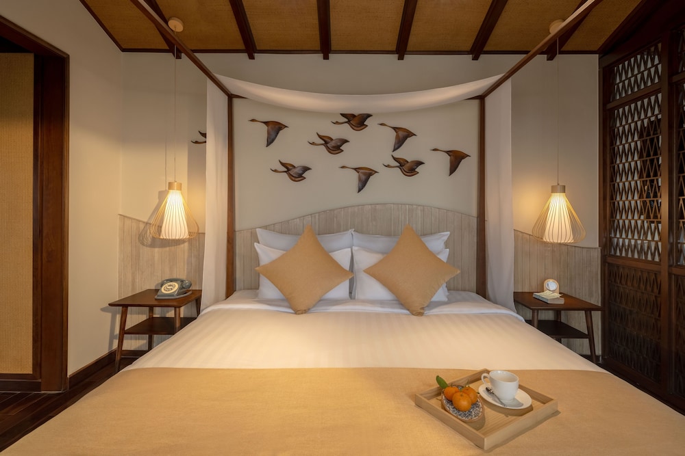 Signature, River, Suite, King Bed