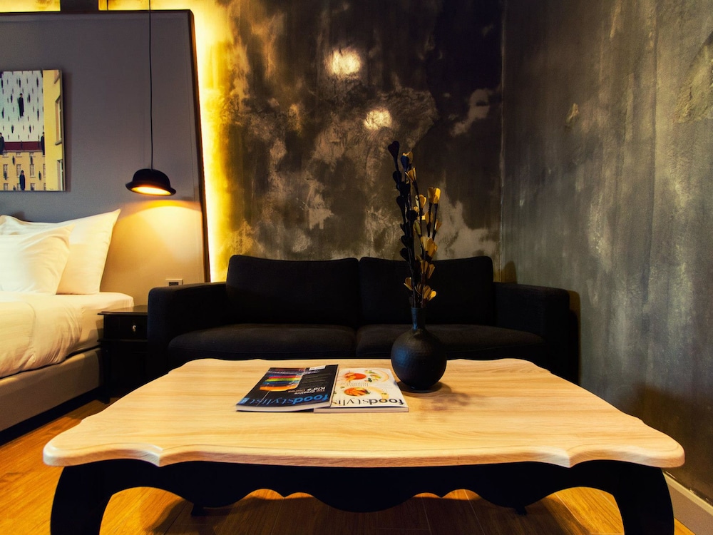 Kroque Boutique Bistro 57/71