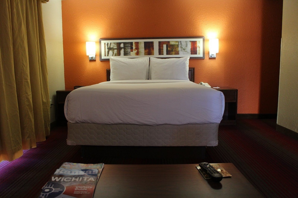 Hawthorn Suites By Wyndham Wichita East 17/35