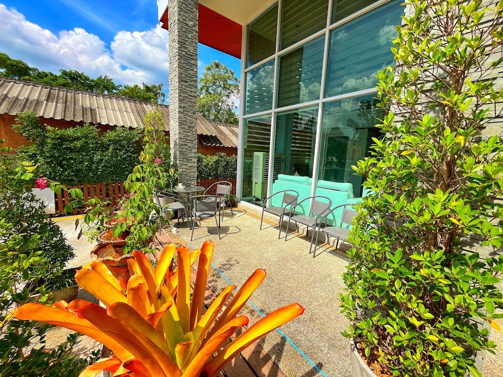 Peak Boutique City Hotel 57/62