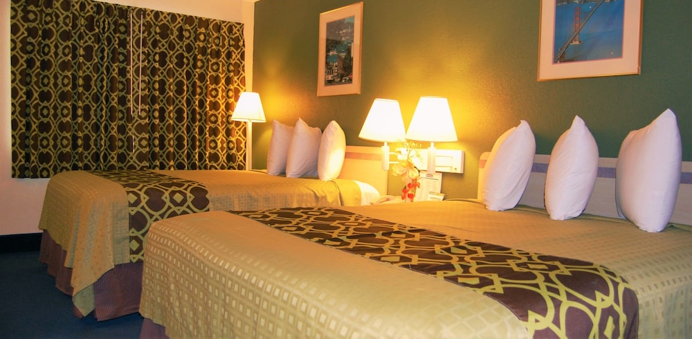 Travelodge By Wyndham Los Banos CA 20/26