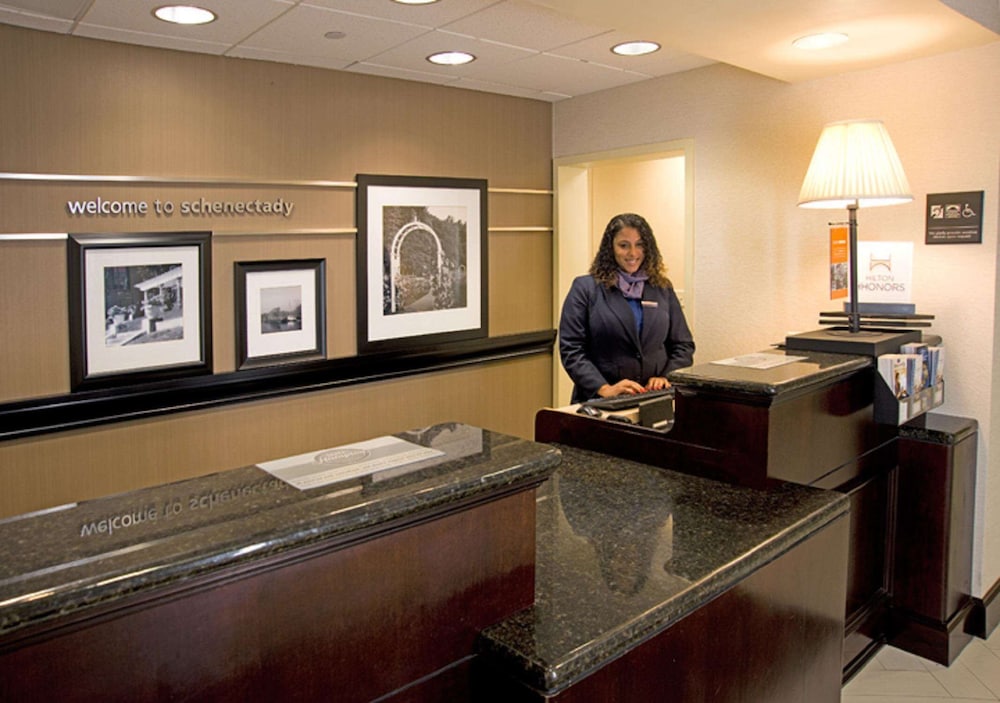 Hampton Inn Schenectady 25/48