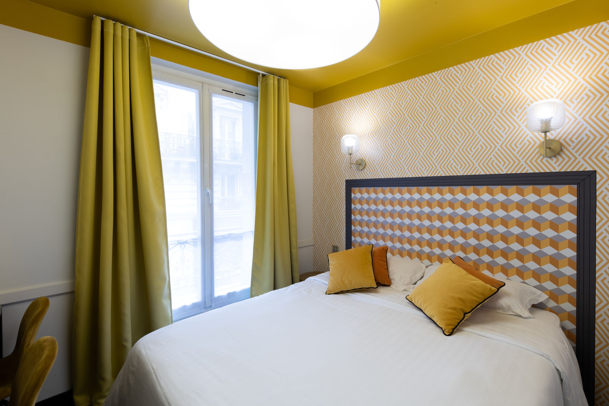 ROOM, DOUBLE BED