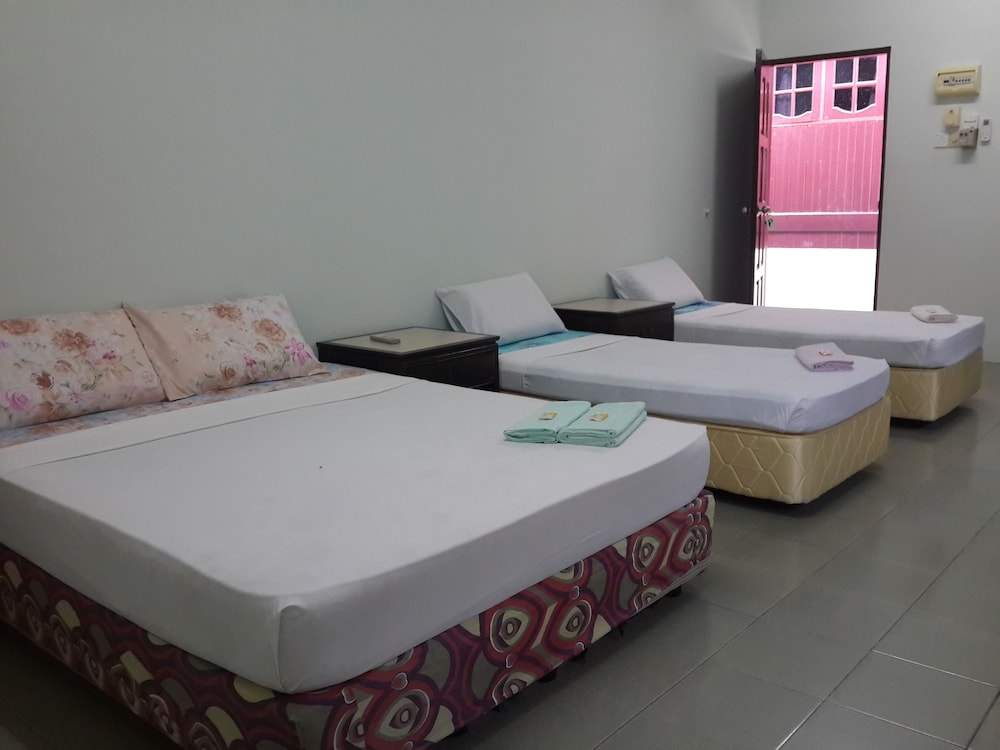 Budget Beach Resort 16/20