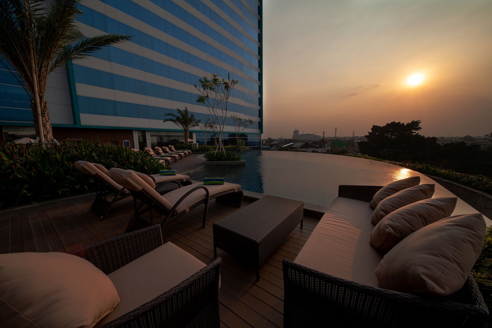 Avenzel Hotel and Convention Cibubur 43/69