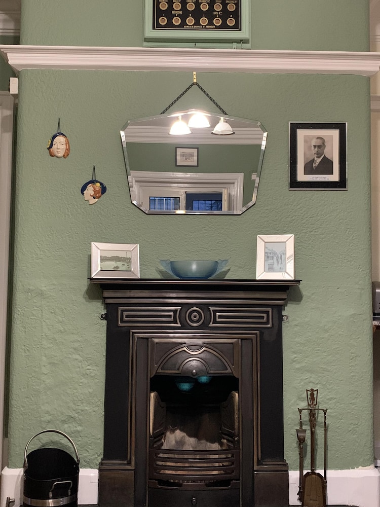 The White Lodge 6/50