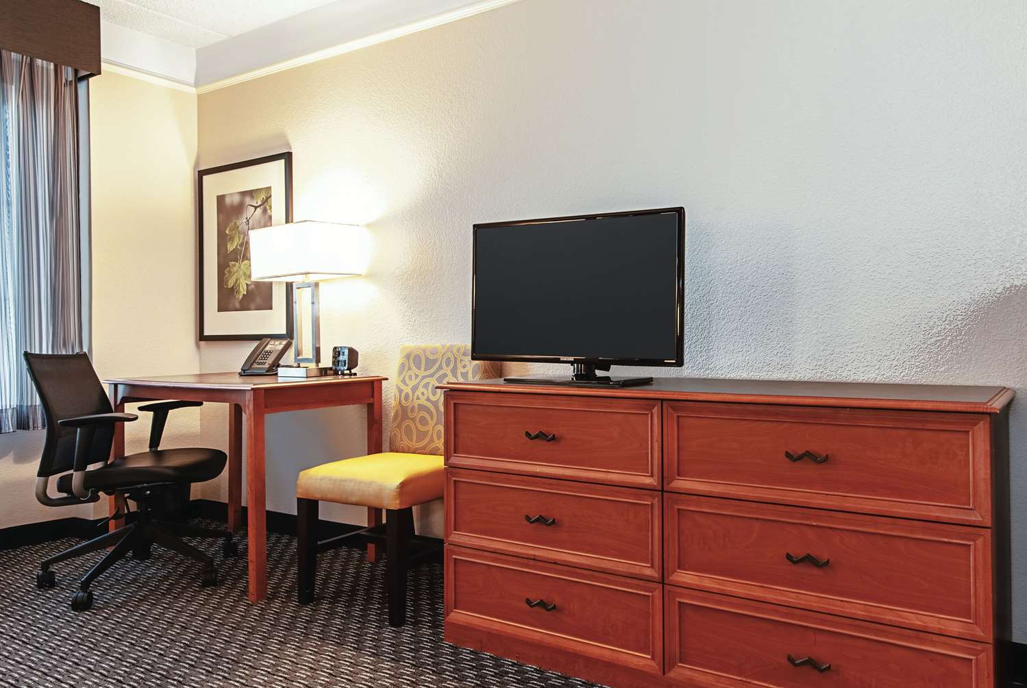 La Quinta Inn & Suites by Wyndham Ontario Airport 46/58