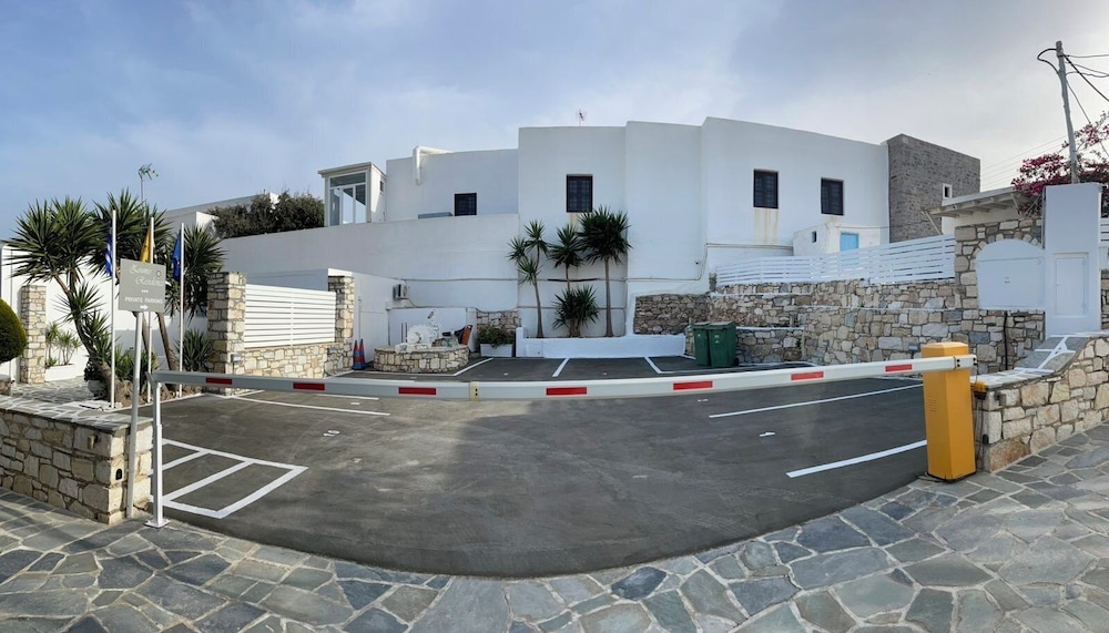 Zoumis Studios 44/50