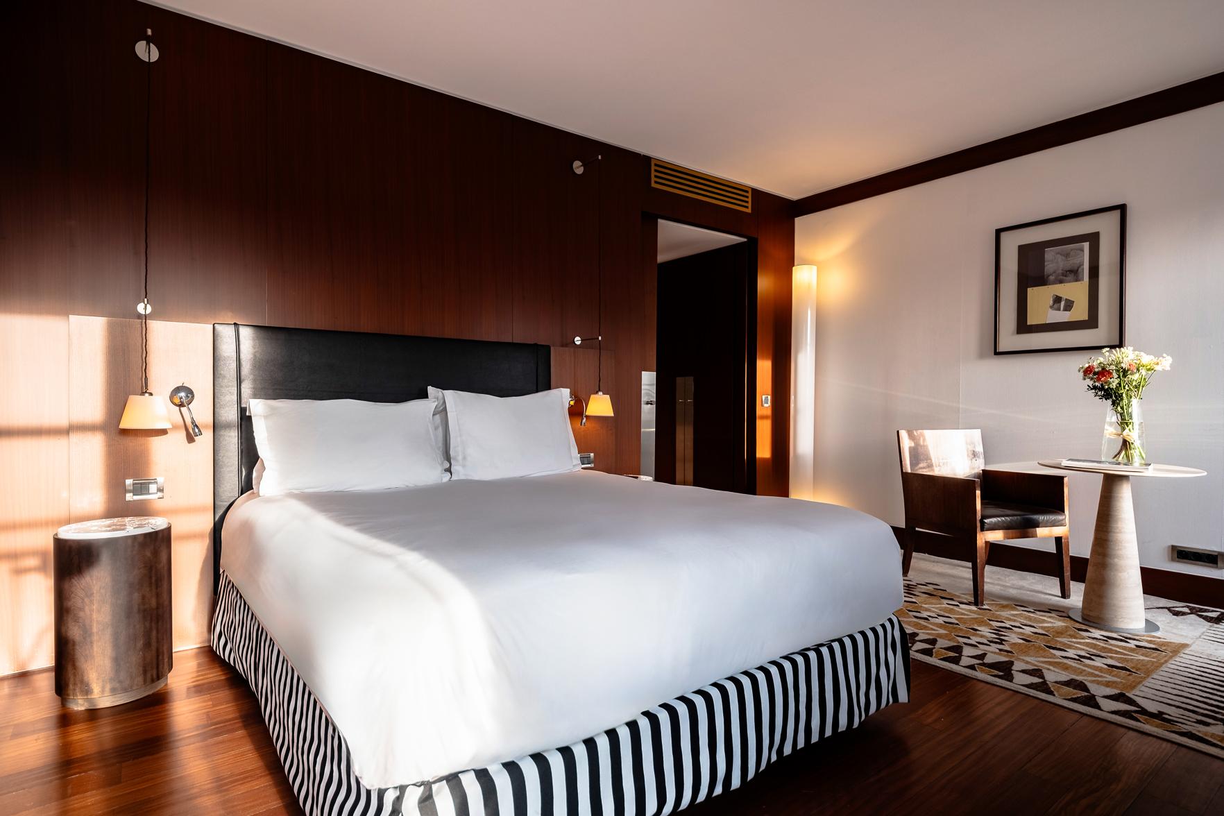 Panoramic, Prestige, Queen Bed, Eiffel View, Balcony