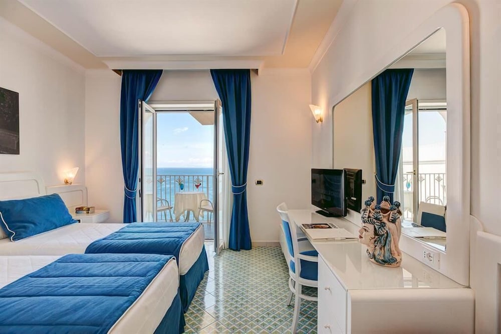 Grand Hotel Riviera 10/50