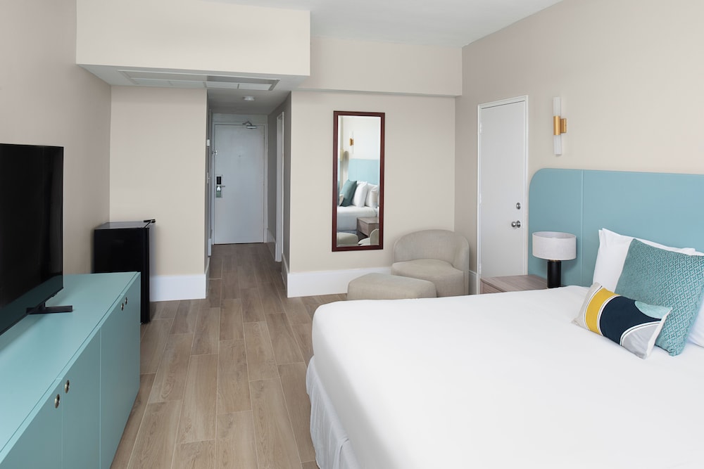 Sherry Frontenac Oceanfront Hotel 11/49