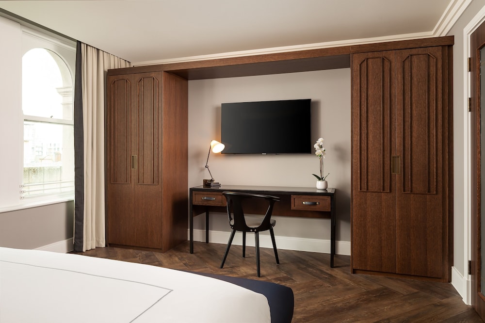 The Parkgate Hotel 41/46