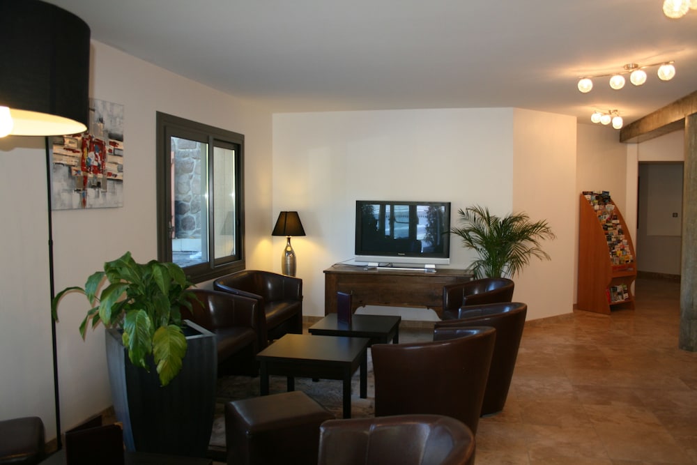 Hotel The Originals Super-Besse Est Auberge de la Petite Ferme 18/31