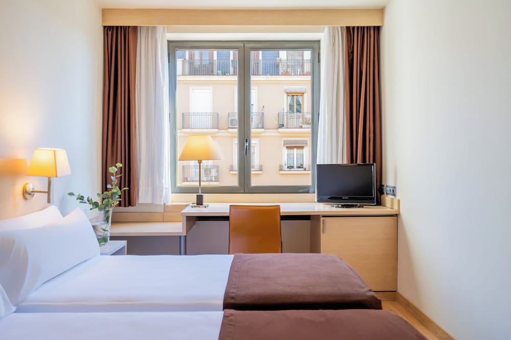 Superior, Double Bed, Street View، Glories Hotel 8/10