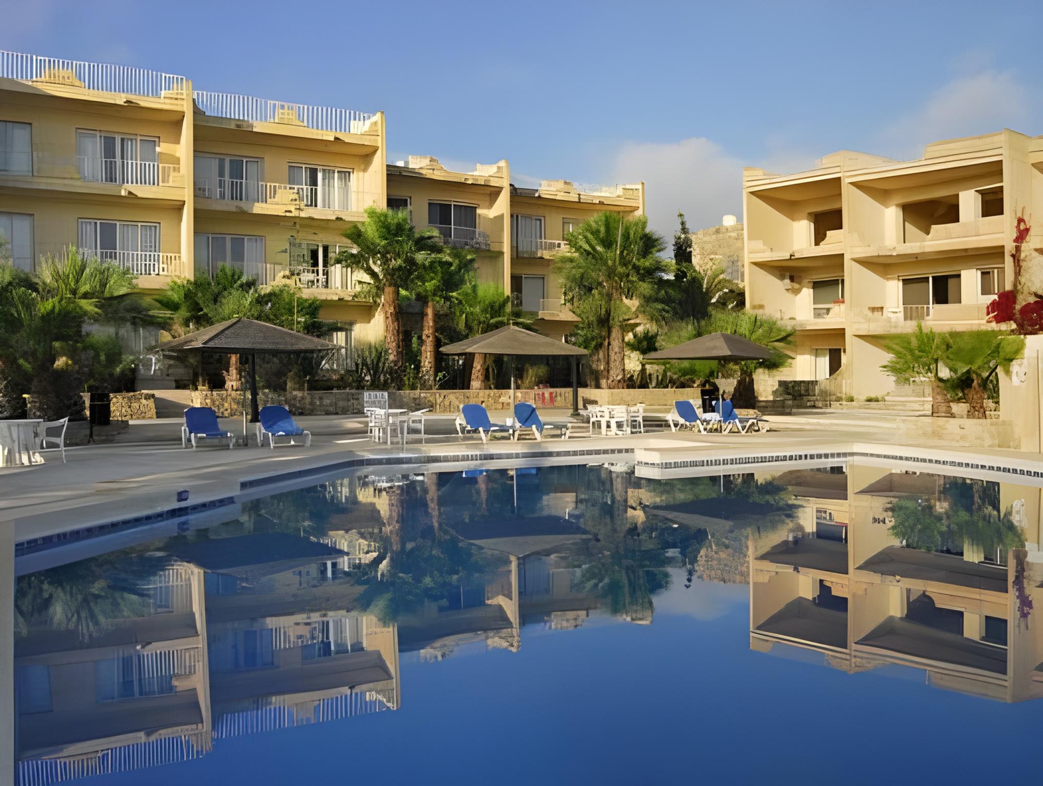 TA FRENC APARTMENTS 4/34