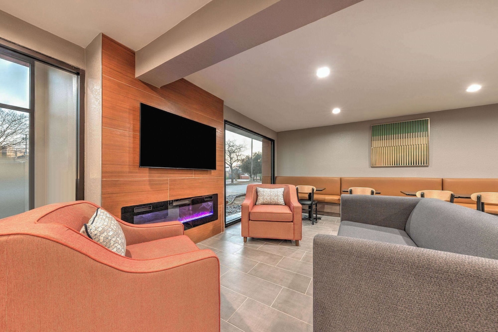 Hawthorn Extended Stay by Wyndham Bedford / Dallas 28/49