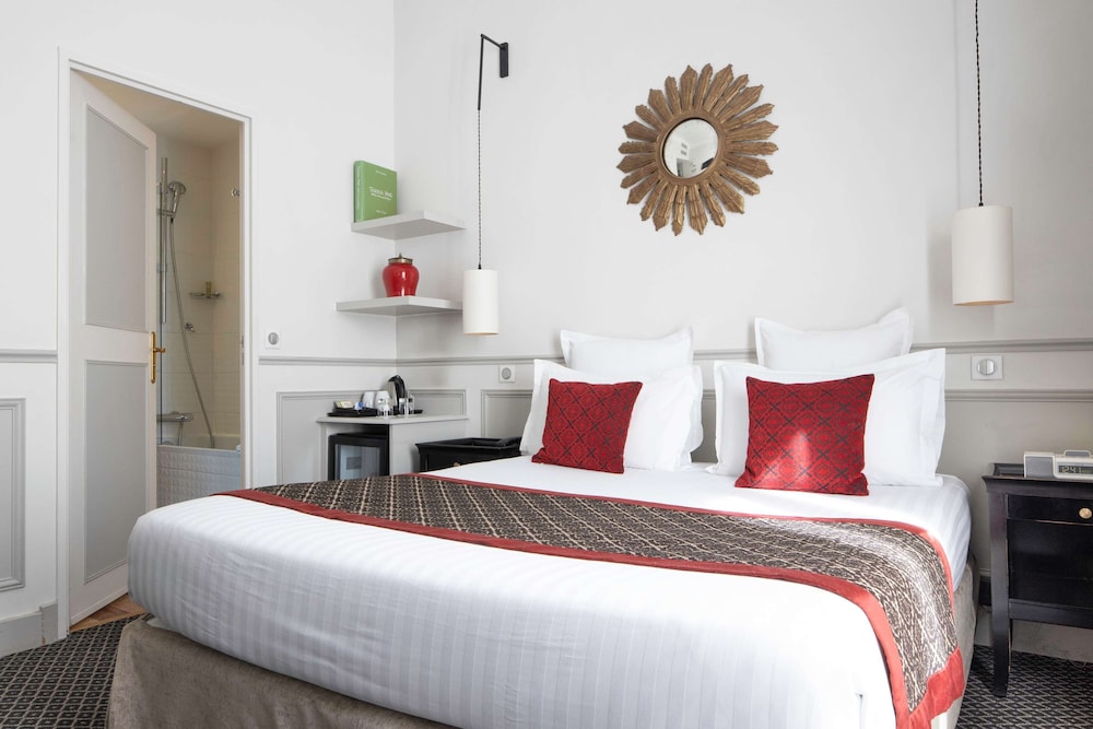 ROOM, DOUBLE BED