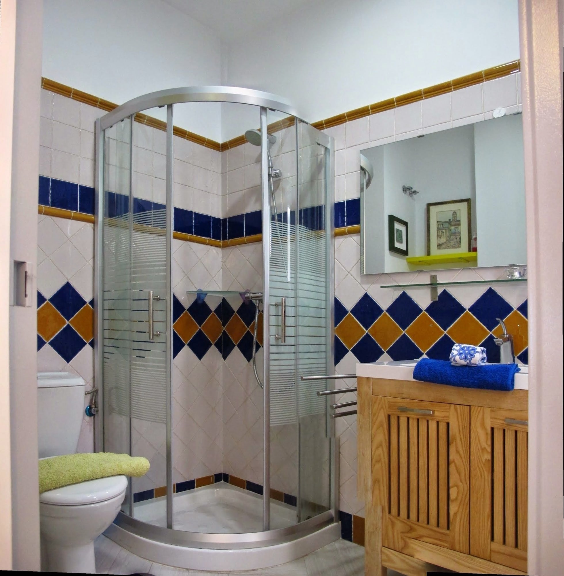 ROOM, MULTIPLE BEDS