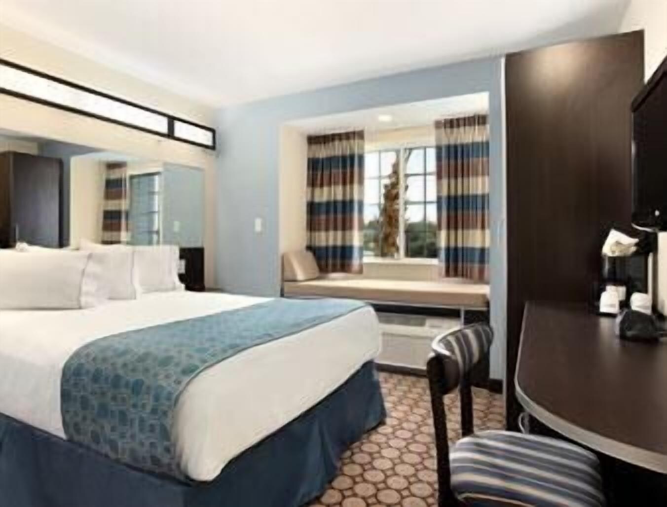 غرفة قياسية بسرير كوين لذوي الإعاقة، Microtel Inn & Suites by Wyndham Spring Hill/Weeki Wachee 3/5